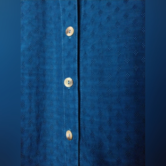Basement USA Women's Shirt Long Sleeve Button Front Blue Size Medium, Chest 42" - Picture 2 of 4